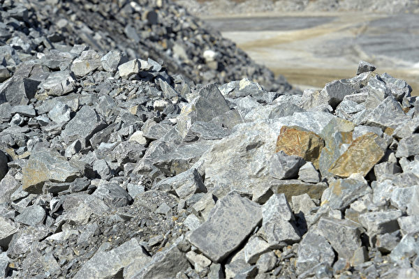 Deadly Bridge Collapse at Congo Copper Mine Claims 32 Lives Amid Panic and Gunfire